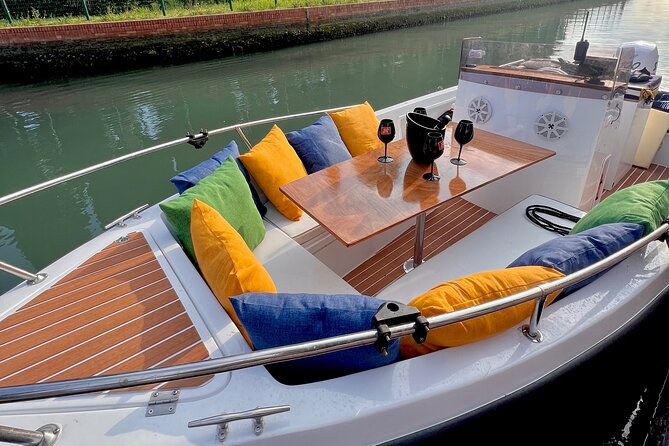 4 hours Private Boat Tour to Murano, Burano with local real guide - Why Murano and Burano feel different from the usual day trips