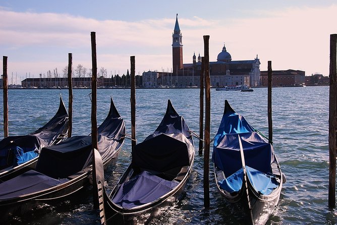 45-Minute or 1-hour Private Gondola Ride from Rialto - Entering Venice By Water, Not Foot