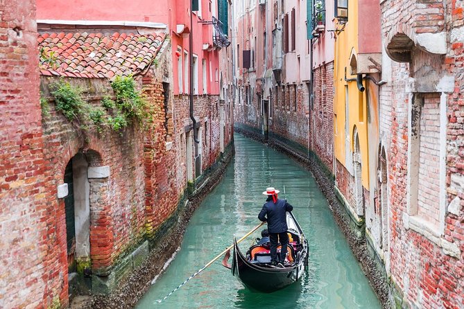 45-Minute or 1-hour Private Gondola Ride from Rialto - Where You Meet: Riva del Carbon, Close to St. Mark’s Energy