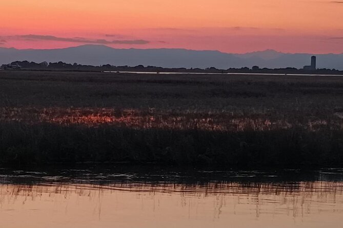 Aperitif at sunset in the Venice lagoon on a private boat. - Weather, timing, and what to bring so the evening goes smoothly