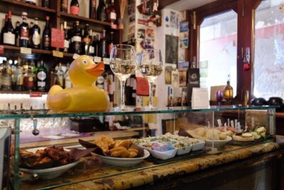 Bacaro Tour Unblended: A Pure Venice Foodie Experience - Where cicchetti and ombra come into the story