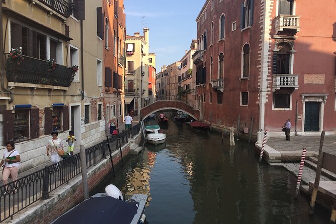 Best of Venice Private Tour: St. Mark's Doge Palace Gondola Ride - Start smart at Chiesa di San Giacomo di Rialto (and don’t lose time)