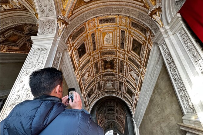 Best Of Venice: Saint Mark's Basilica, Doges Palace with Guide and Gondola Ride - A fast hit of St. Mark’s, the Doge’s Palace, and Venice from the water