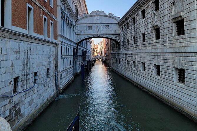 Best Of Venice: Saint Mark's Basilica, Doges Palace with Guide and Gondola Ride - Stop 4: Gondola ride—what’s included and how sharing works