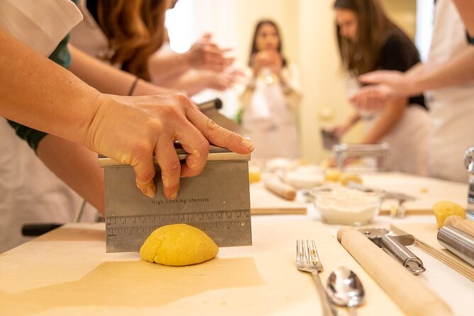 Cesarine: Home Cooking Class and Meal with a Local in Venice - Finding Chiesa di San Giacomo di Rialto and Getting to the Home