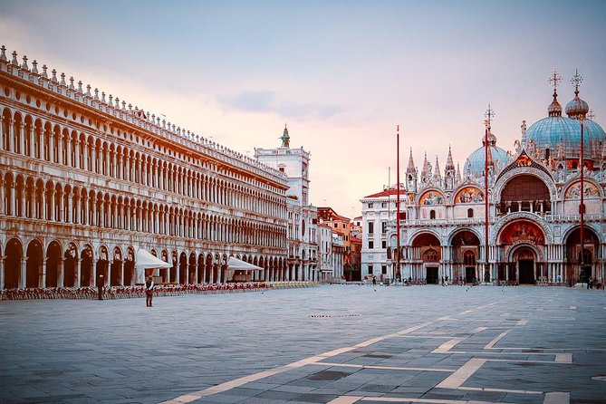 Coffee, Desserts with Highlights of Venice - Meeting point at Campo San Giacomo di Rialto: start where locals pass