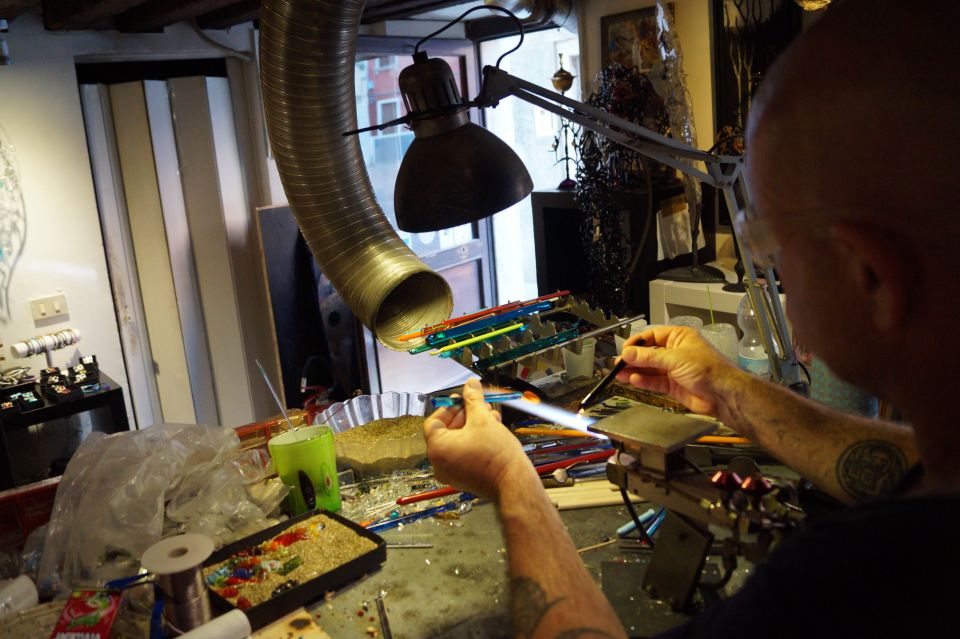 Create Your Glass Artwork: Private Lesson With Local Artisan - Who should book this glass lesson (and who might not love it)