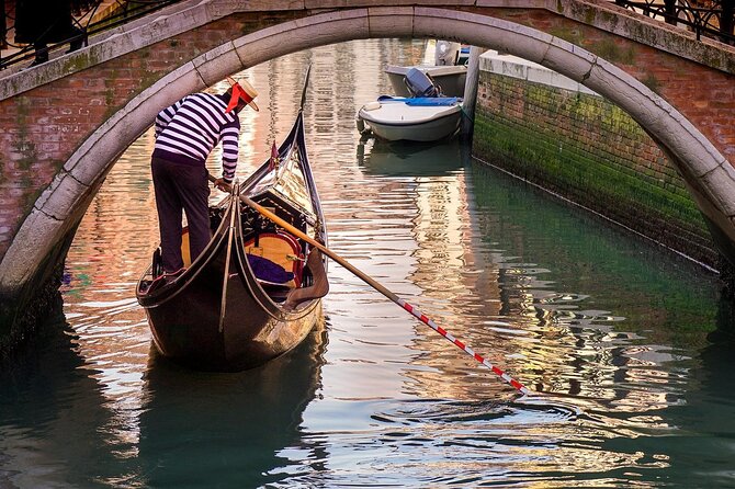 Enchanting Venice: Private Gondola Experience - Check-In Timing and Smoothness (What Can Affect Your Ride)