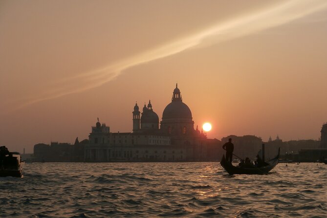Enchanting Venice: Private Gondola Experience - Peaceful Views and Photo-Friendly Minutes