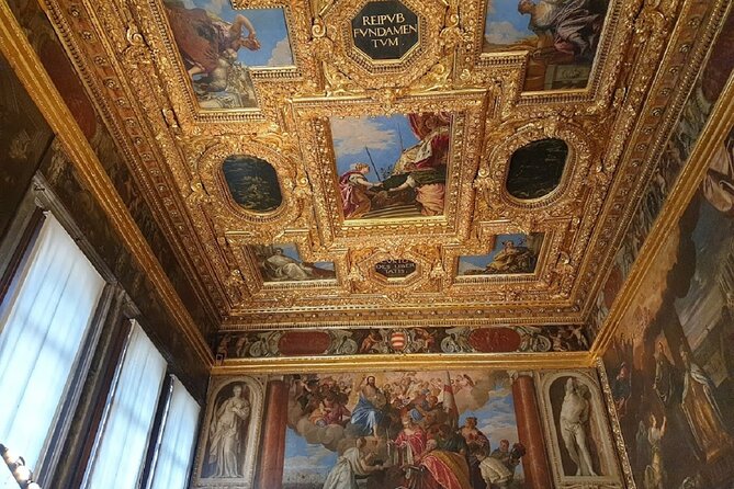 Exclusive Entrance Doge Palace & St. Mark's Basilica Terrace Tour - Doge’s Palace at opening time: Gothic power and the Bridge of Sighs