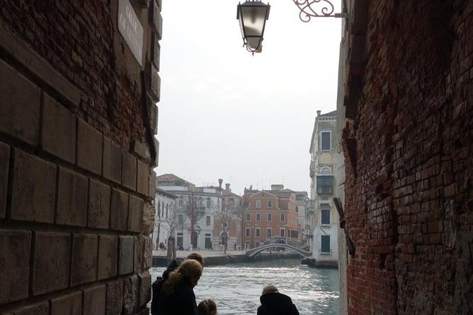FriendInVenice: Experience the True Venice with a Private Tour - The secret-door orientation: how Venetians find their way