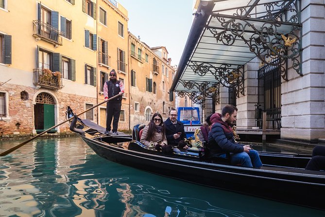 Grand Canal Gondola Experience with Live Commentary™ - Who this gondola ride suits best
