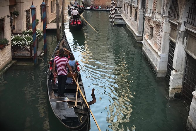 Grand Canal Gondola Experience with Live Commentary™ - Live commentary vs app narration: what you’ll actually hear