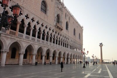 Kingly Venice: Doge Palace Ticket, Guided Tour & History Gallery - Golden Staircase, Bridge of Sighs, and the Casanova connection