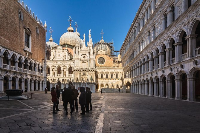 Kingly Venice: Doge Palace Ticket, Guided Tour & History Gallery - Meeting point and organization: how to protect your first hour