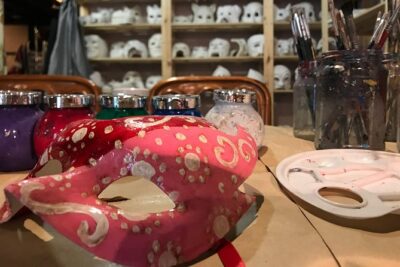 Mask Workshop - Paint Your Own Venetian Mask in Venice, Italy - What happens during the hour: pick, paint, and add gold or silver