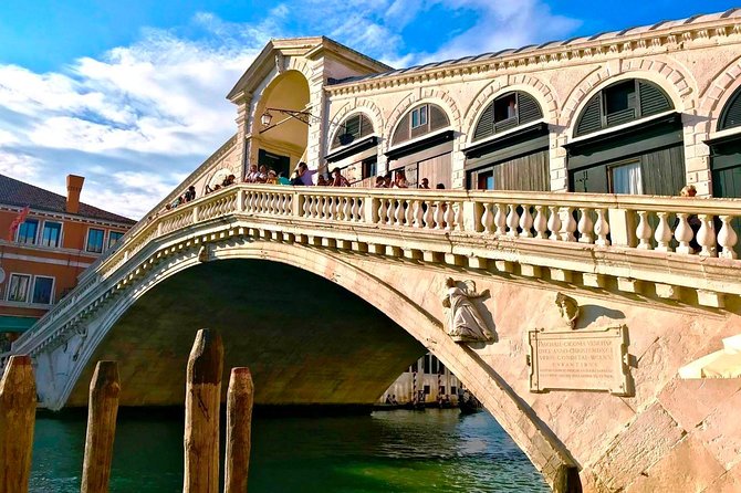 Morning Walking Tour of Venice with Gondola Ride - How guide quality and group size affect your day