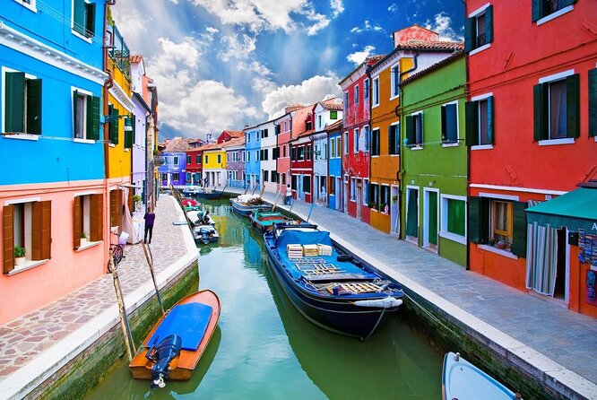 Murano, Burano and Torcello Half-Day Sightseeing Tour - Murano glassblowing and old-island sights in about 30–40 minutes