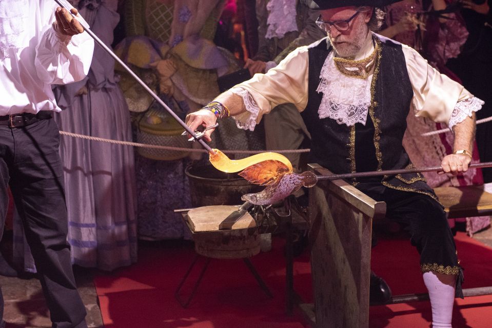 Murano: Glass Blowing Demonstration with Optional Drinks - Check-in, language support, and how to avoid common hassles