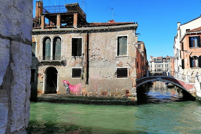 Off the Beaten Path Walk in Venice - Start at Campiello dei Squelini: The Meeting Point That Sets the Tone