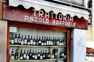 Off the Beaten Path Walk in Venice - Stop 1: Campiello dei Squelini and the View Into Ca’ Foscari’s World