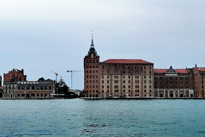 Off the Beaten Path Walk in Venice - Stops 6 and 7: Zattere Promenade Views, Molino Stucky, and Giudecca Canal Light