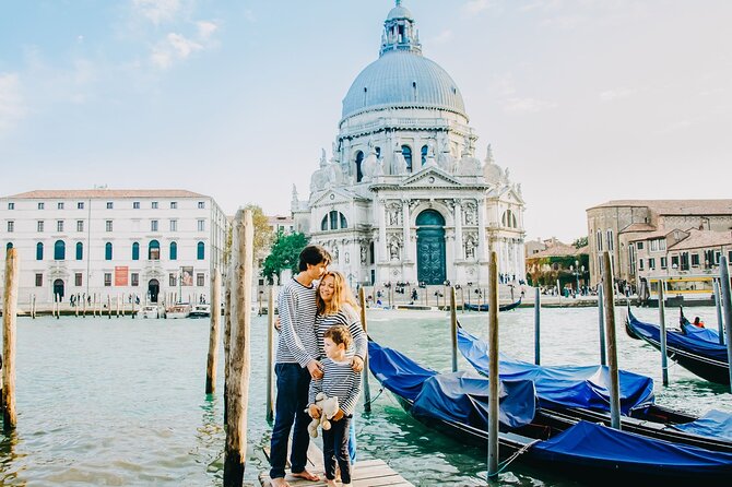 Photo shoot in Venice - Stop 1 in Dorsoduro: quiet streets, romantic backgrounds, and real pacing