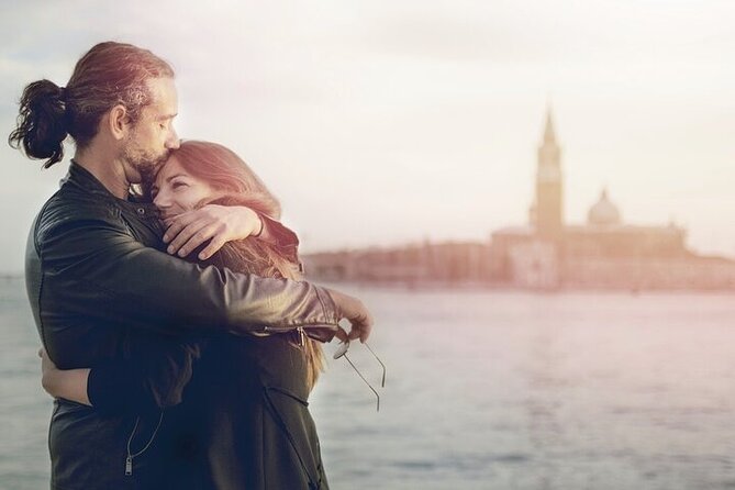 Private Gondola Ride and Photoshoot - A private gondola-and-photo session that stays efficient in Venice