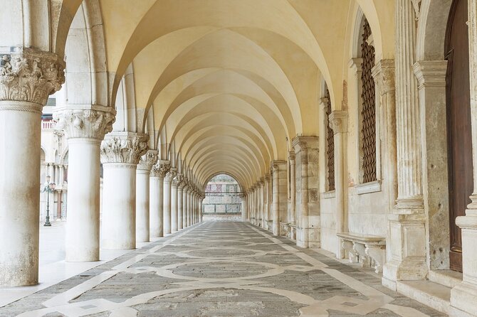 Private or Semi Doge's Palace & Saint Mark's Basilica Guided Tour - Starting in Piazza San Marco: where the tour really begins