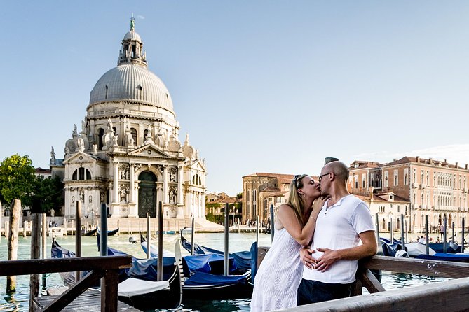 Private Photo Shoot in Venice with Gondola Ride - Digital Photo Book by Mail: The Keepsake Part
