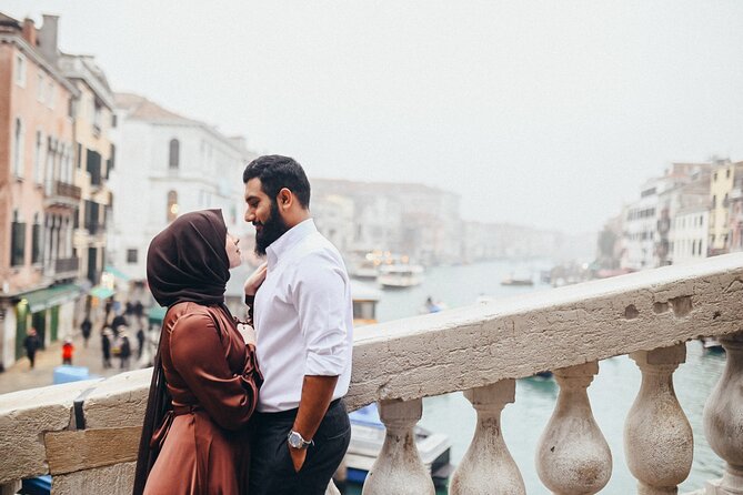 Private Photo Shoot in Venice with Gondola Ride Included - Venice at 8:30: Why the early light makes this shoot work