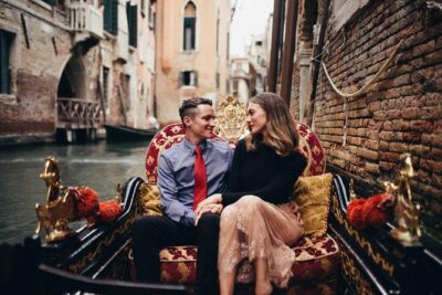 Private Photo Shoot in Venice with Gondola Ride Included - Meeting at St. Mark’s Square and what the 1.5-hour flow feels like