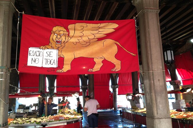 Private Secret Venice Tour; Rialto Market, San Polo & Food and Wine tasting - Stop 2: Mercati di Rialto and the working-market feel