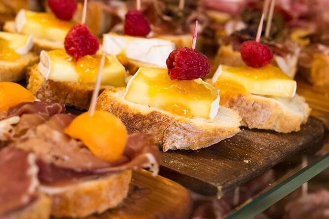 Private Secret Venice Tour; Rialto Market, San Polo & Food and Wine tasting - The Grand Canal moment: quick views that help you orient