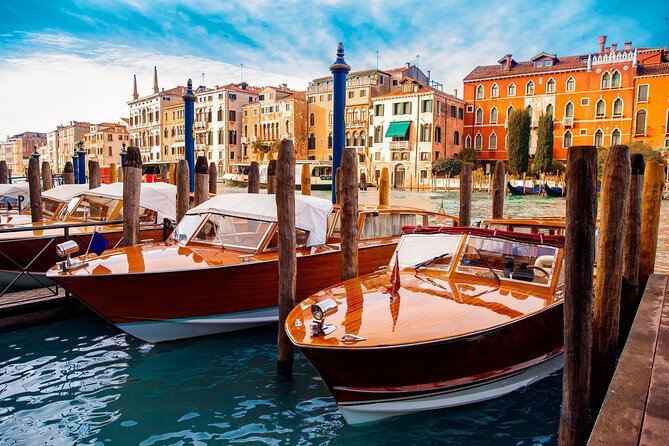 Private Venice 2 hrs Tour: Boat & Walking Tour with food tasting - Cannaregio side canals and Madonna Dell’Orto: the quieter Venice people remember