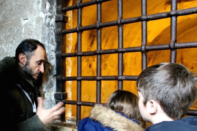 Private Venice Family Tour with Saint Mark’s & Doge’s Palace - Doge’s Palace Treasure Hunt: Courtrooms, Prison, Armory, and the Bridge of Sighs