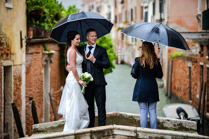Professional Photoshoot in Venice - The Rialto-to-San Marco walk: posed and candid in real corners