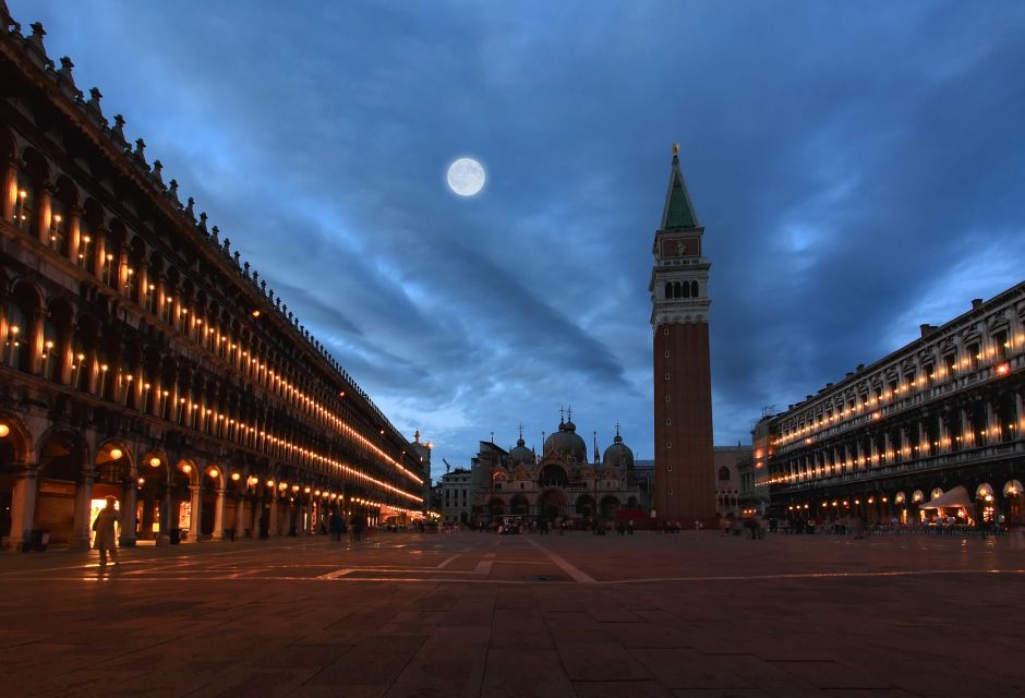 Saint Mark's and Doge's Palace: VIP After Hours Tour - The viewpoint break: when you need a breather
