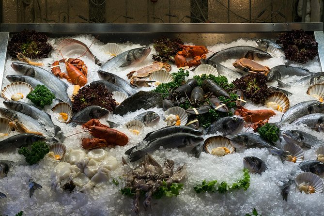 Semi-Private Venice Market and Cicchetti Food Experience - Gondolino crossing: the quick ride that changes the angle