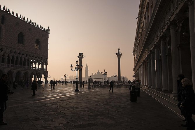 Skip the Line Venice Doge's Palace and St. Mark's Basilica Tour - Doge’s Palace: the Gothic exterior, the doges, and why the rooms feel political