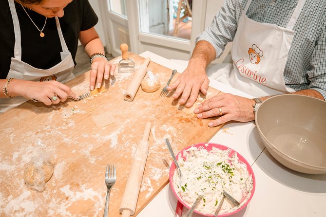 Small Group Pasta and Tiramisu Class at Local's Home in Venice - Where you meet: San Giacomo di Rialto and Venice’s “find the door” challenge
