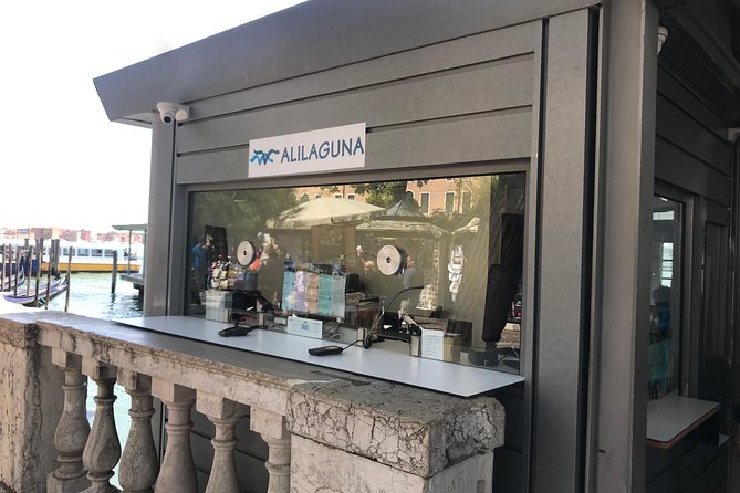 Small Group Venice Grand Canal Panoramic Tour - Guide Commentary: What Makes the Experience Feel Like More Than a Ride