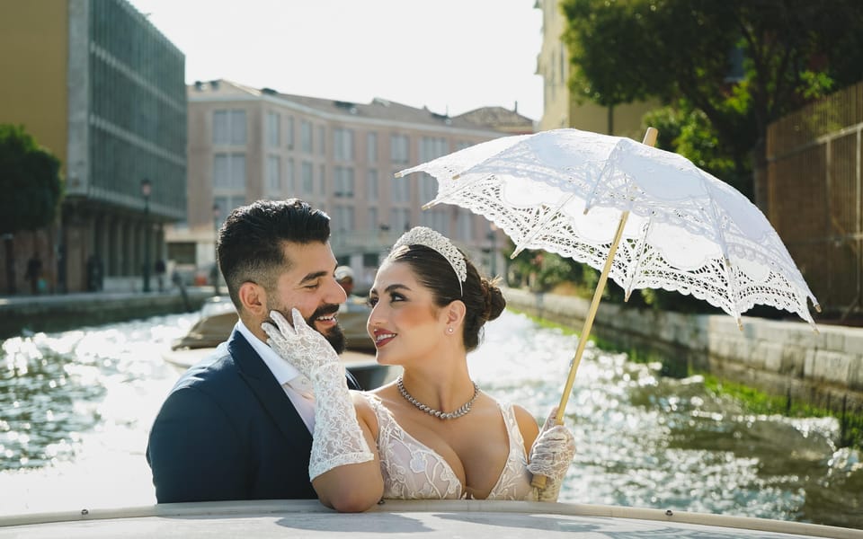 Stylish Photoshoots in Venice - Meeting at Naranzaria: The Starting Point That Keeps You Moving