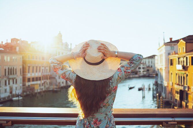 The Grand Canal & Rialto Bridge Private Photo Shoot - Grand Canal Backdrops: Gondolas and the Big Venice Look