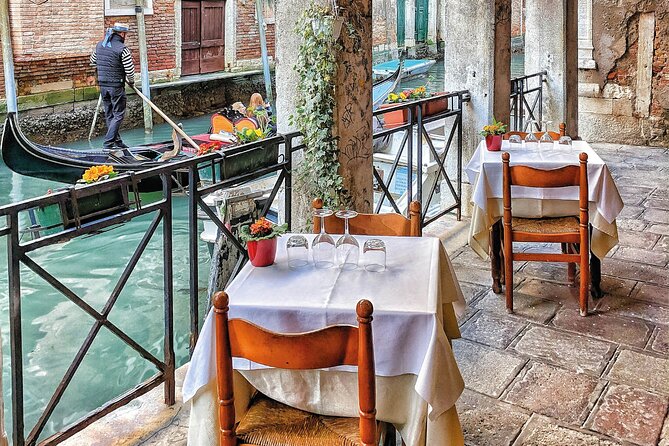 Venezia Walking Tour with Audio and Written Guide by a Local - Languages and what you’ll actually hear
