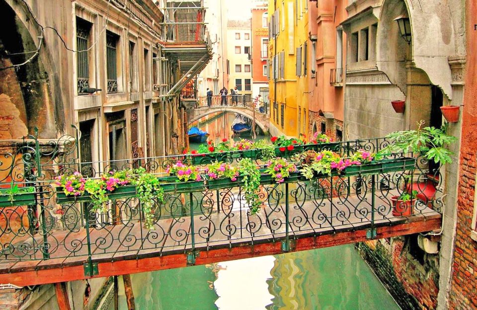 Venice: 1.5-Hour Wandering Around the City - A 90-minute loop that gives you footing in Venice