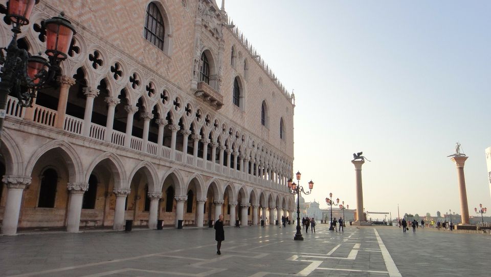Venice: 1.5-Hour Wandering Around the City - Santa Maria Formosa Square for calmer corners and sharper stories