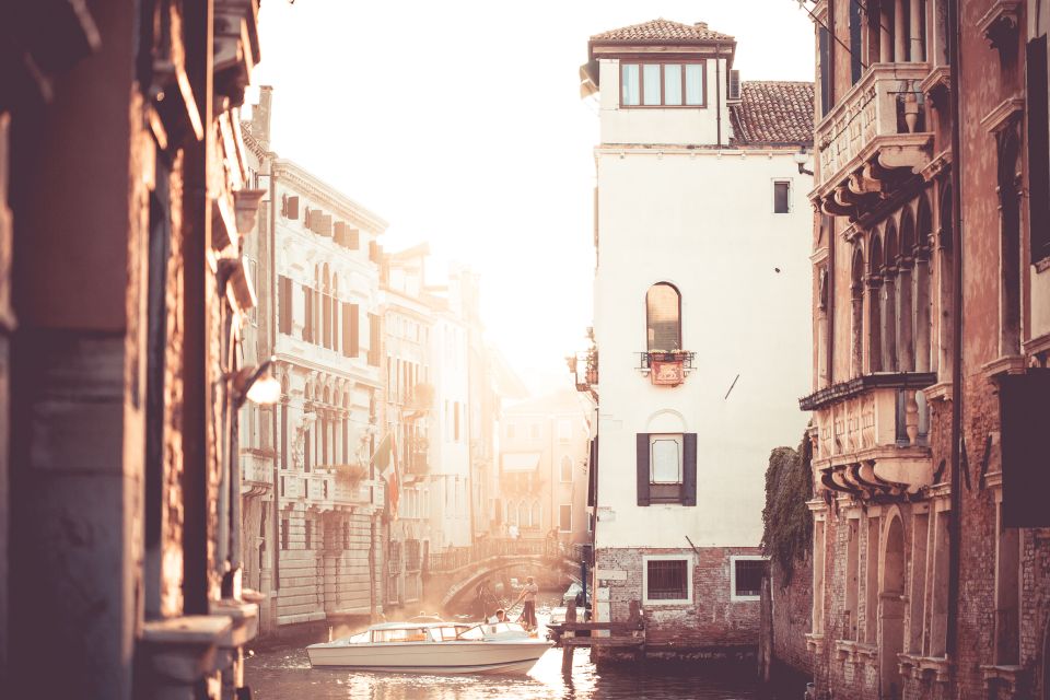 Venice: 1.5-Hour Wandering Around the City - The human factor: guide energy can change your experience