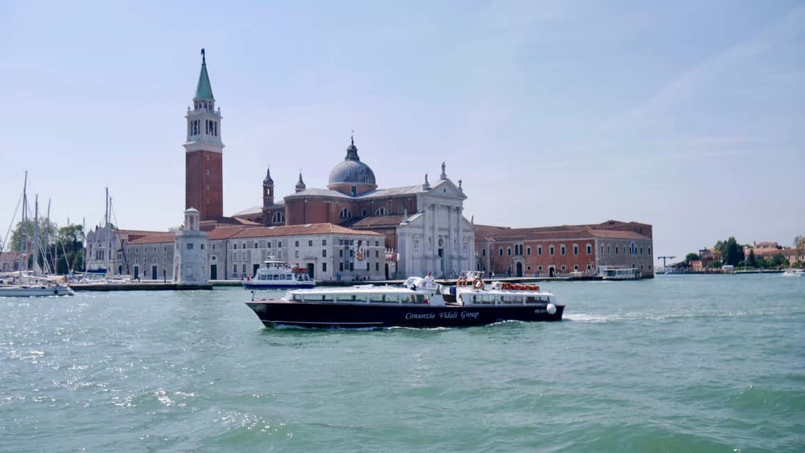 Venice: 1-Hour Panoramic Boat Tour - Guide Quality, Languages, and the Pace You Get in 1 Hour