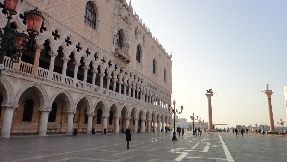 Venice: 1-Hour The Doge's Palace Tour - Timing, crowds, rain, and high tides: how to avoid stress